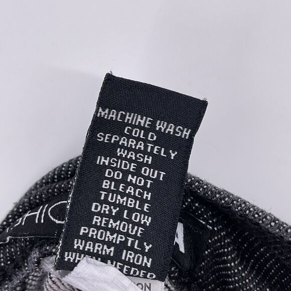 Fashion Nova Sz 0 Black Slim Straight Leg Jeans Mid Rise Distressed 24x29 - Picture 8 of 8